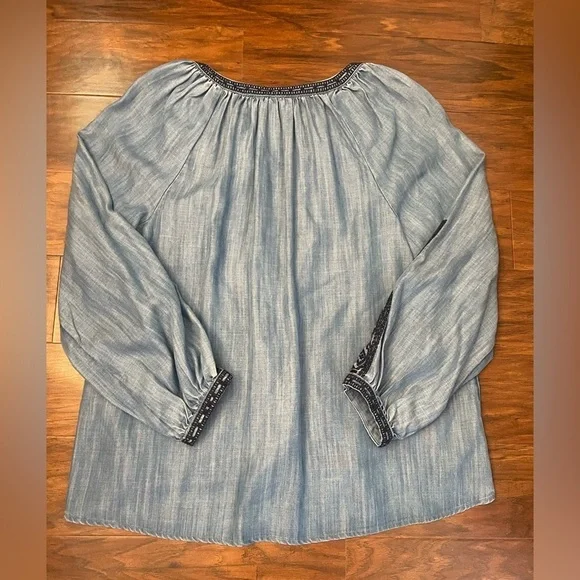 Crown & Ivy Denim Blouse Size M - Picture 4 of 4